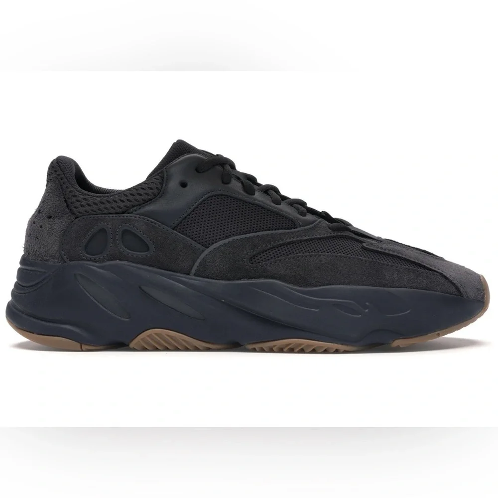 YEEZY BOOST 700 - utility black